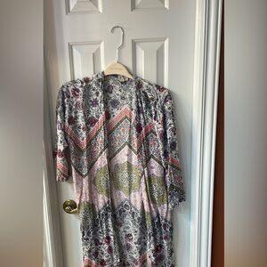 Beautiful thin sweater.